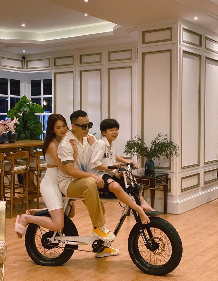Con trai 8 tuổi của Ngọc Trinh - Vũ Khắc Tiệp là rich kid chính hiệu