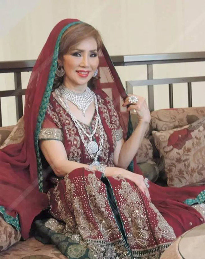 Bà lão Lọ Lem U70 cưới đại gia Dubai: ngày ngày đếm kim cương