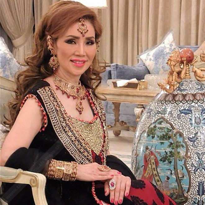 Bà lão Lọ Lem U70 cưới đại gia Dubai: ngày ngày đếm kim cương