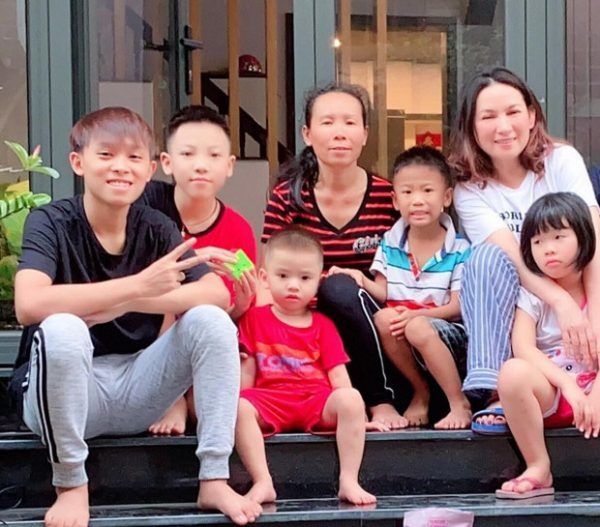 Cuộc sống của Hồ Văn Cường trong 5 năm làm con Phi Nhung