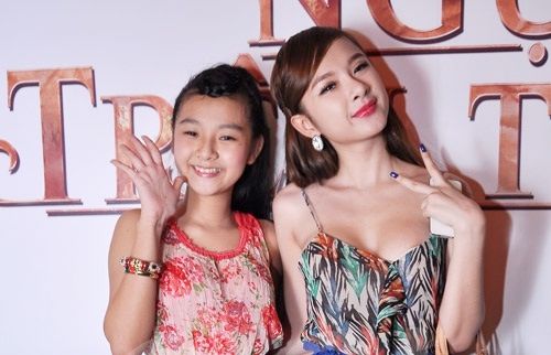 Cuộc sống của bản sao Angela Phương Trinh: xinh đẹp ở tuổi 24