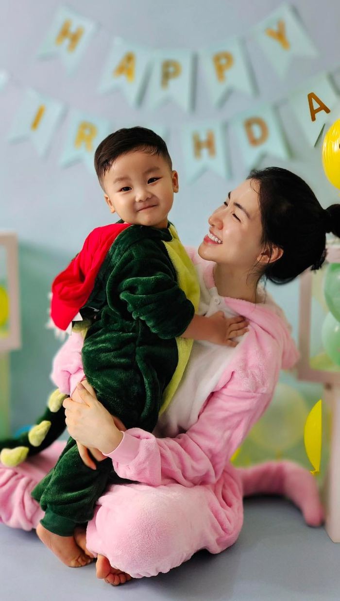 Cuộc sống hiện tại của bộ ba Hoa dăm bụt: Hoà Minzy làm dâu hào môn
