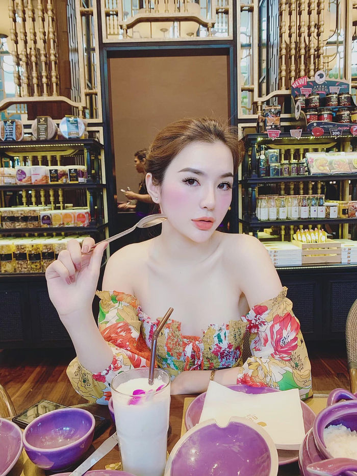 Cuộc sống hiện tại của hot girl rửa bát 9x: Chồng tặng xe 7 tỷ