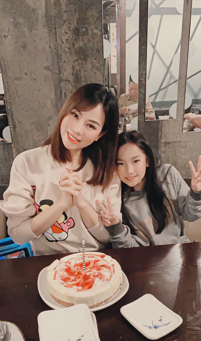 Cuộc sống sang chảnh của dàn tiểu thư tuổi teen gia thế khủng