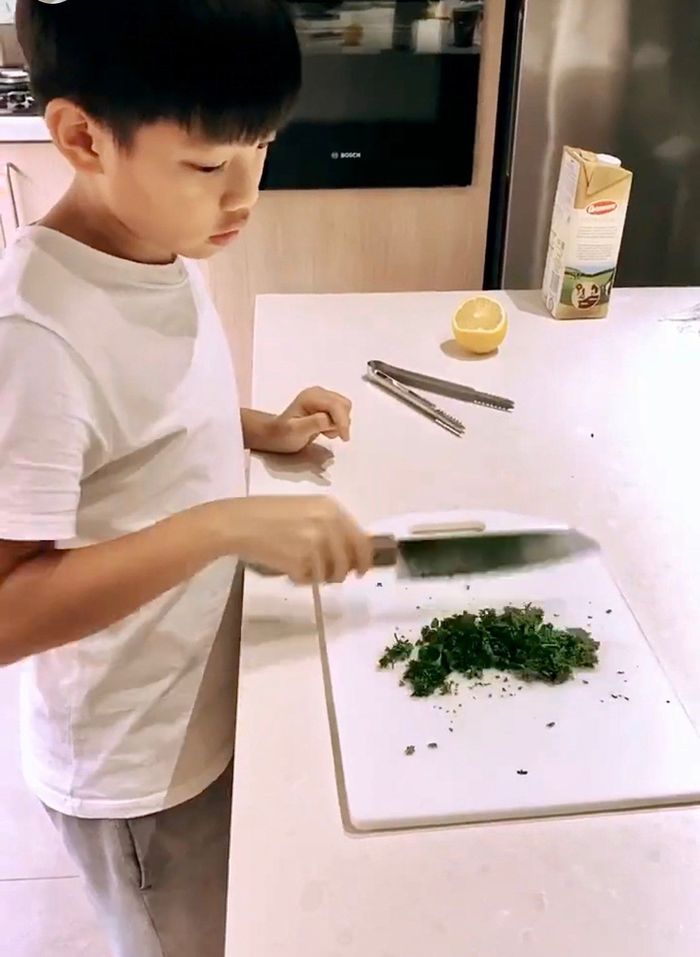 Cường Đô La có 2 đứa con đáng đồng tiền bát gạo