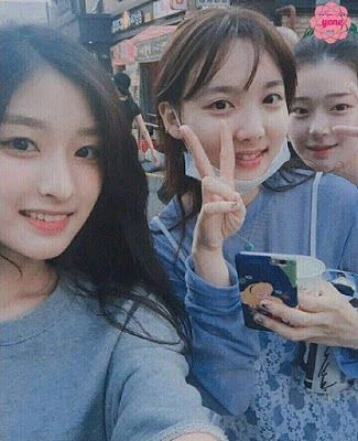 Đã mắt loạt ảnh idol Kpop khoe visual cực phẩm khi chụp với fan
