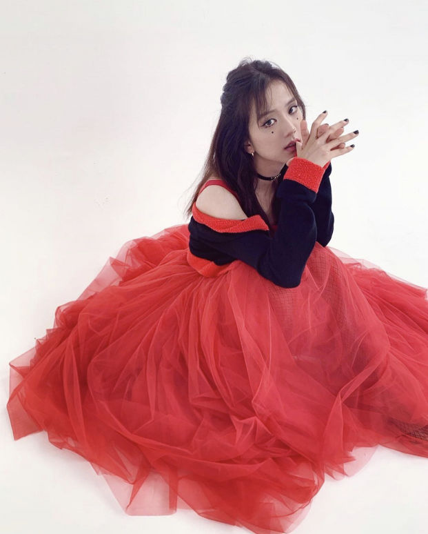 Đại tiệc thời trang màu đỏ của sao Hàn: Jennie, Sunmi có bị lấn át?
