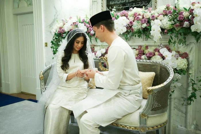 Đám cưới hoàng gia: Bên rình rang, bên phải trở về làm thường dân