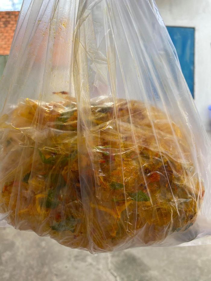 Đam mê chứng khoán mà vợ bắt bán bánh tráng trộn: Để khách bỏ topping