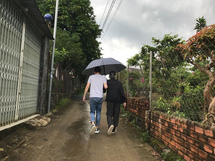 Đám tang bố Hoài Linh: vợ cũ danh hài gửi lời chia buồn