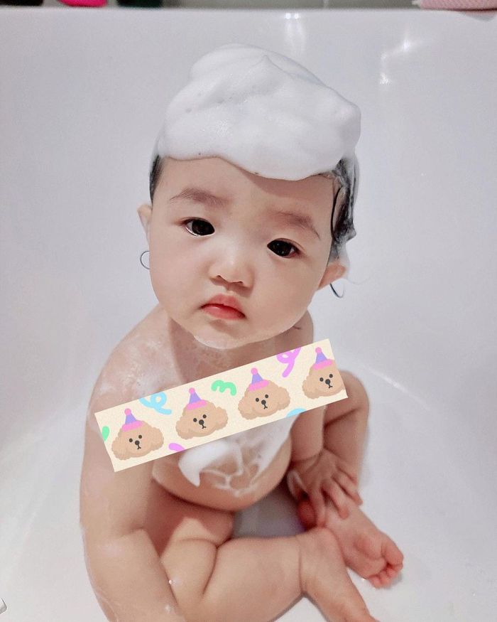Dân mạng nhanh tay ghép áo đẹp cho Winnie: Váy bồng và nơ đủ cả!