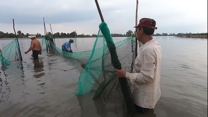 Dân miền Tây dù vô tư mấy cũng nhận ra triệu chứng của cơn bịnh ngặt