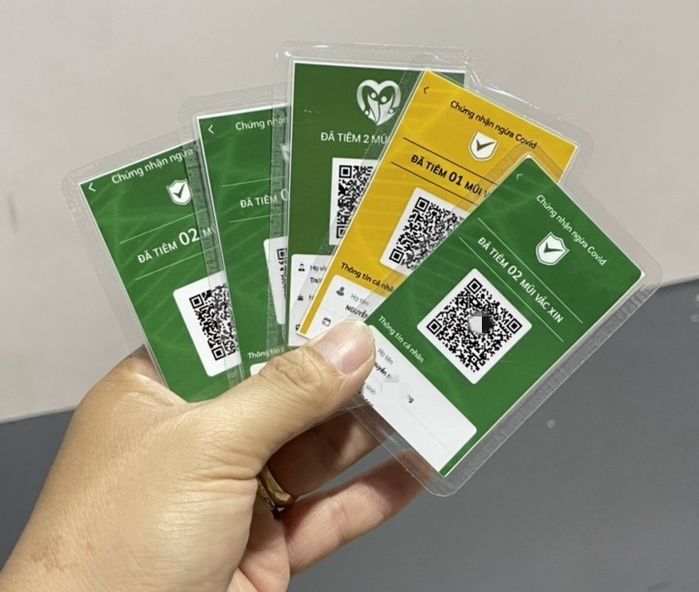 Dân Sài Gòn sốt xình xịch trào lưu mã QR: In lên áo, ốp lưng đủ cả