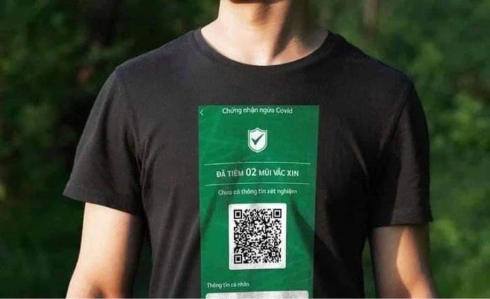 Dân Sài Gòn sốt xình xịch trào lưu mã QR: In lên áo, ốp lưng đủ cả