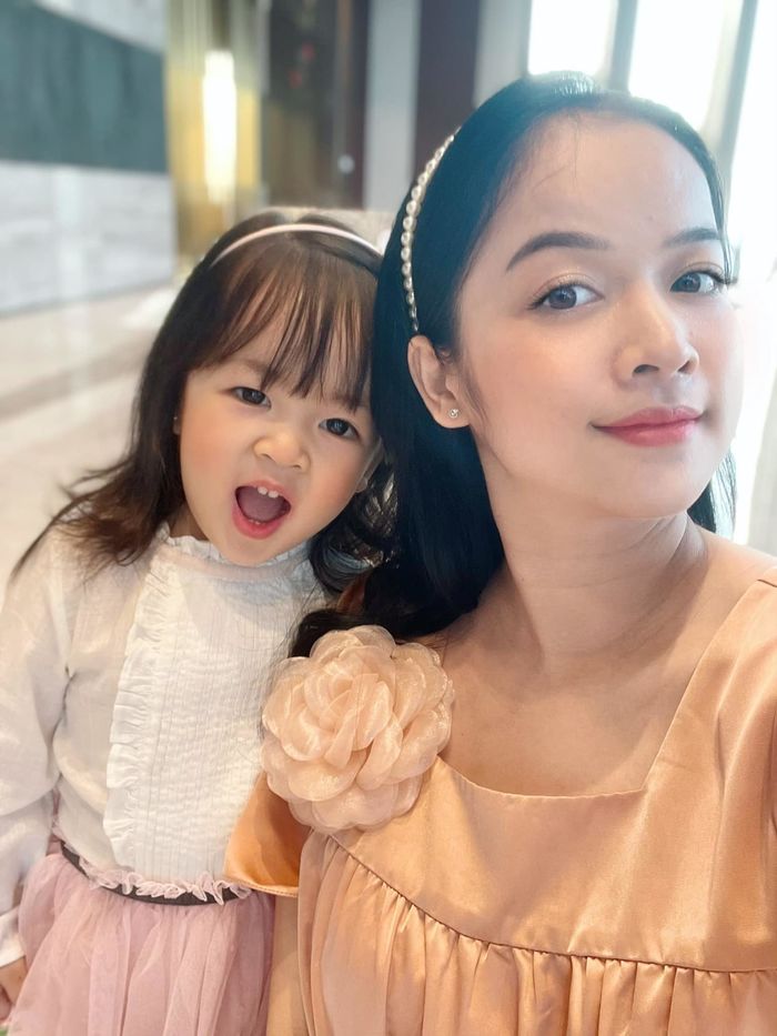 Dâu miền Tây được mẹ chồng tặng hột xoàn, tương lai cho hết tài sản