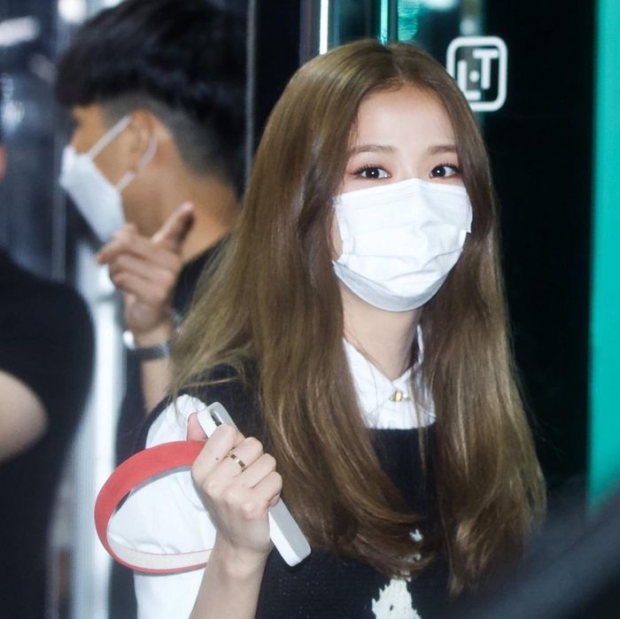 Đi tìm tông màu nhuộm giúp visual Jisoo (BLACKPINK) đạt tới đỉnh cao