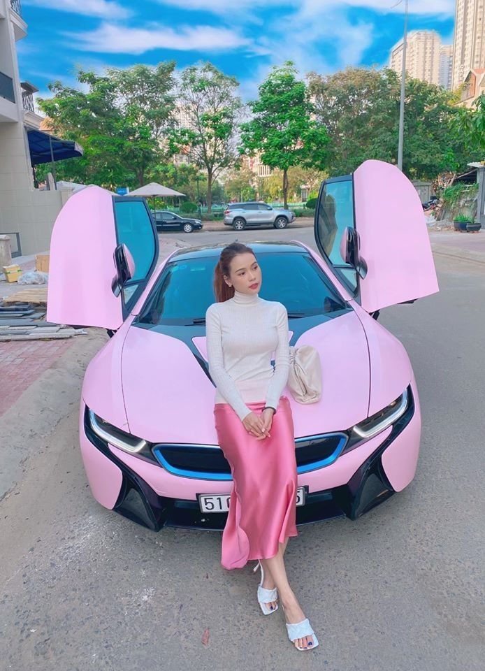 Điểm danh sương sương dàn siêu xe màu hồng hot nhất Việt Nam