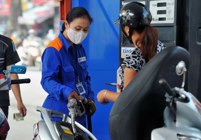 Giá vàng nhảy loạn xạ, giá xăng tăng kỷ lục: Lương ơi sao chưa tăng?
