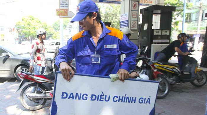 Giá vàng nhảy loạn xạ, giá xăng tăng kỷ lục: Lương ơi sao chưa tăng?
