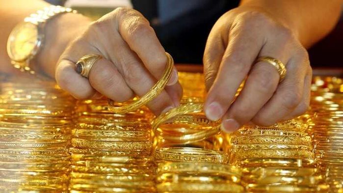 Giá vàng nhảy vọt vượt 58 triệu đồng/lượng: Lấy tiền đâu mà mua vàng