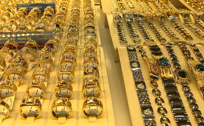Giá vàng nhảy vọt vượt 58 triệu đồng/lượng: Lấy tiền đâu mà mua vàng 