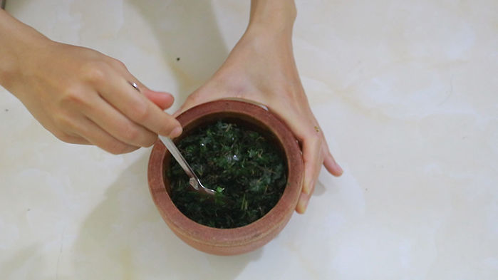 Giảm nám, sạch mụn, thu nhỏ lỗ chân lông chỉ với nước cốt đinh lăng