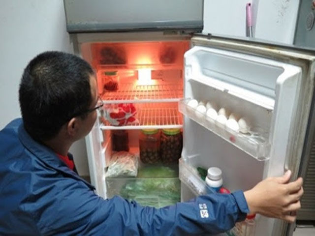 Góc thắc mắc: Tại sao ngăn mát tủ lạnh có đèn nhưng ngăn đá lại không?