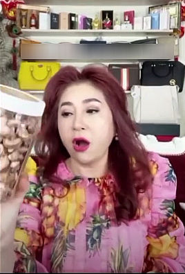 Hai sự cố livestream để đời của NSƯT Thoại Mỹ: Chị hai liệu tí thôi!