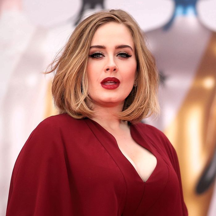 Hậu ly hôn Adele giảm 45kg, vừa lột xác có ngay bạn trai nổi tiếng