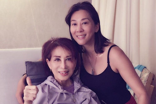Hình ảnh về chiêu đãi viên hàng không xưa: mẹ MC Kỳ Duyên tuyệt sắc