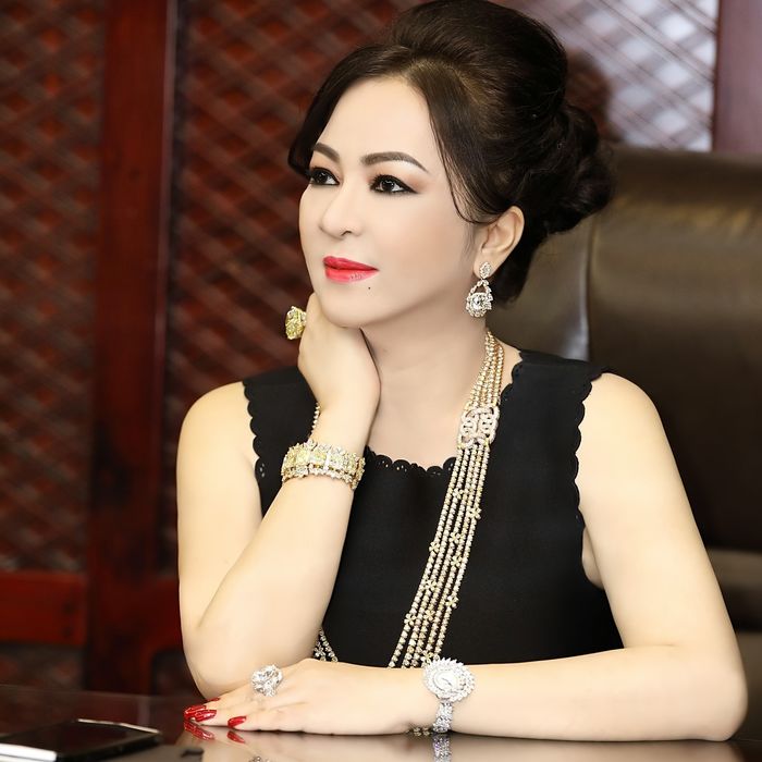 Hồ Văn Cường ra riêng: trúng hợp đồng 2 tỷ/năm kí độc quyền 5 năm