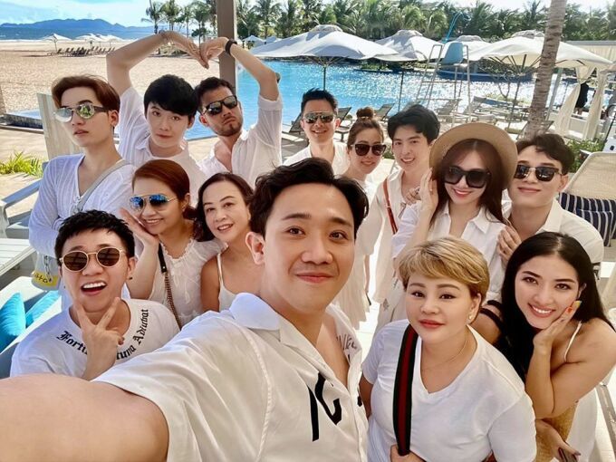 Hội bạn thân lên hình sáng cả MXH: Hội Hương Giang đã đỉnh nhất?