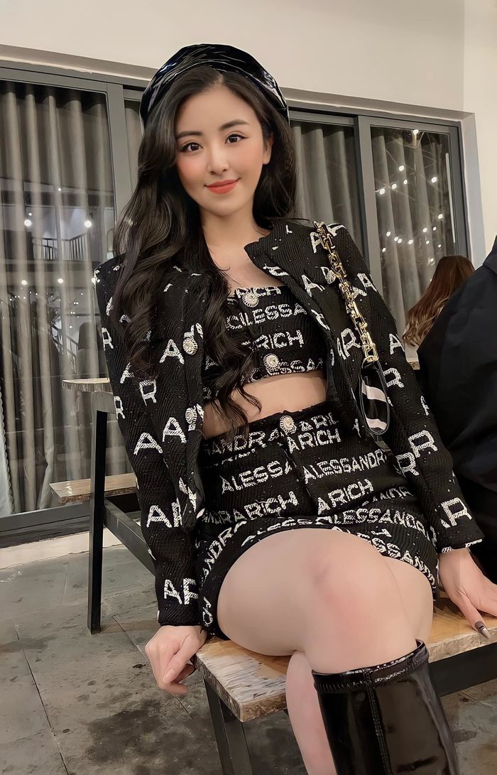 Hotgirl bánh tráng trộn rũ hết phèn, mặt khác lạ sau 8 năm nổi tiếng