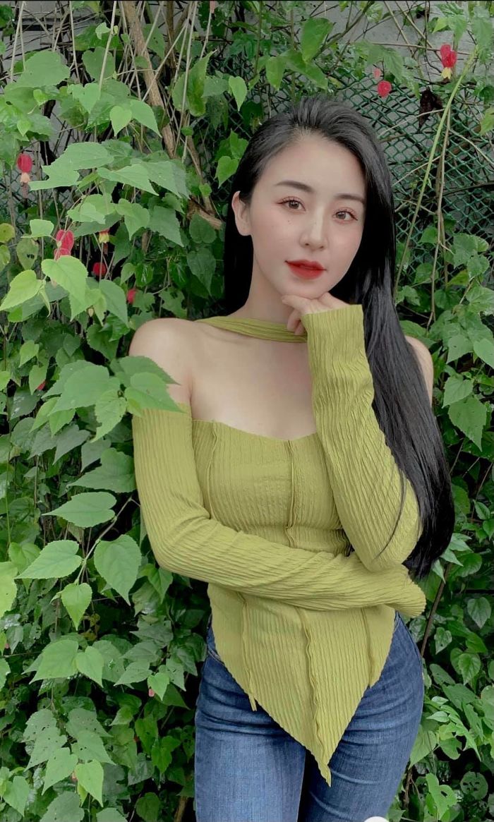 Hotgirl bánh tráng trộn rũ hết phèn, mặt khác lạ sau 8 năm nổi tiếng