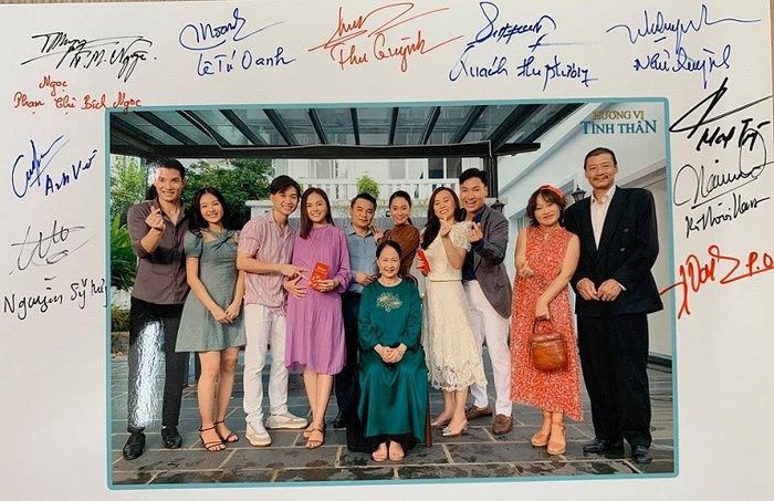 Hương Vị Tình Thân: Đọ chữ kí dàn sao, ai mới là người cầu kỳ nhất?