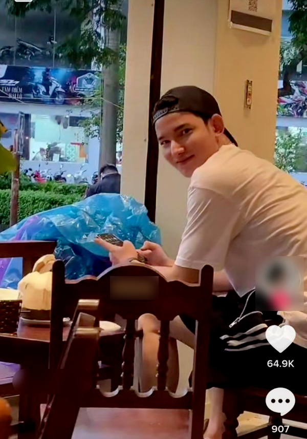 Hương Vị Tình Thân: Dũng Matthew bị fan girl ghẹo khi đi cà phê