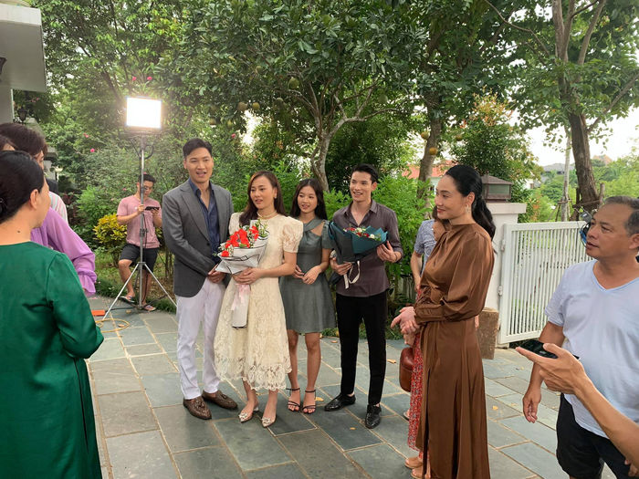 Hương Vị Tình Thân tập cuối: Thy khóc trên đường về sau mỗi ngày quay