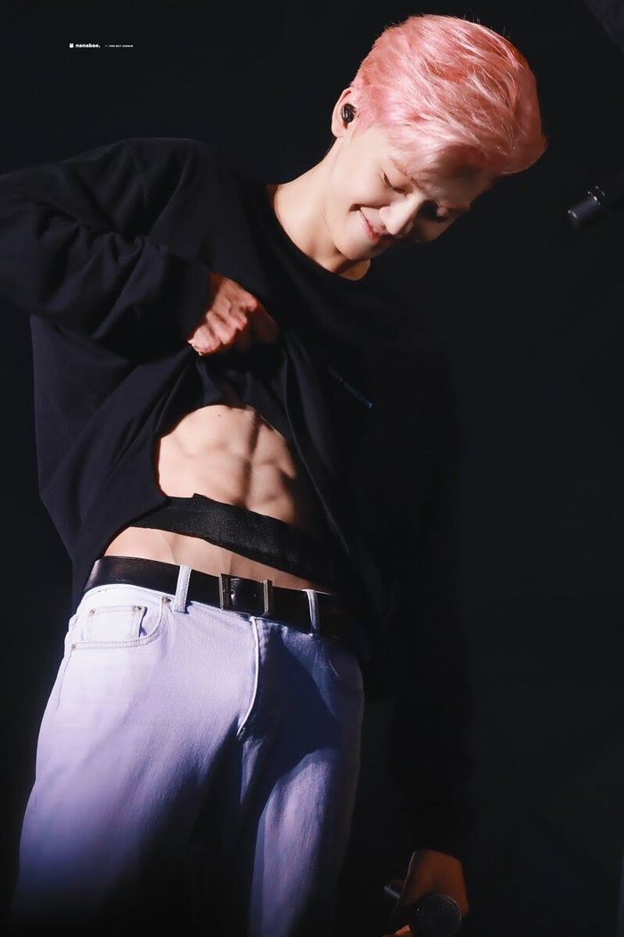 Idol Kpop áp dụng belly chain: Jennie khéo khoe eo 0% mỡ thừa