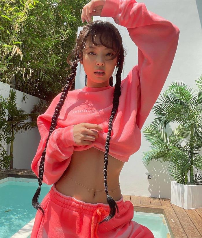 Idol Kpop áp dụng belly chain: Jennie khéo khoe eo 0% mỡ thừa
