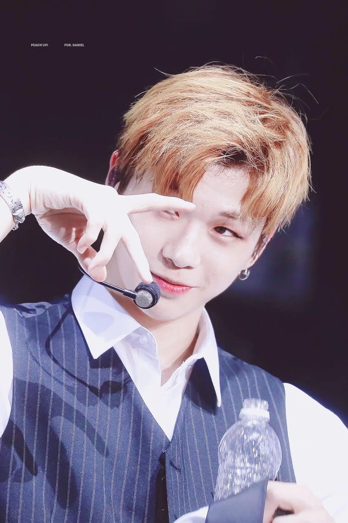 Idol Kpop có biệt danh trái đào: Fan nhớ vẻ đẹp hoa tuyết lê Sulli