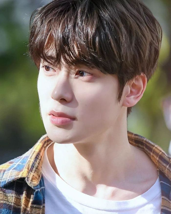 Idol Kpop có biệt danh trái đào: Fan nhớ vẻ đẹp hoa tuyết lê Sulli
