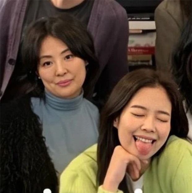 Những bà mẹ cực phẩm hết mực ủng hộ con của thần tượng Kpop