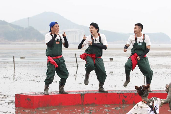 Karik chơi Running Man: thỏa thuận để về ăn cơm, rách áo vẫn tới bến