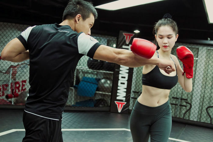 Khi các mỹ nhân Việt đi học boxing: Khả Ngân khoẻ khắn và cá tính