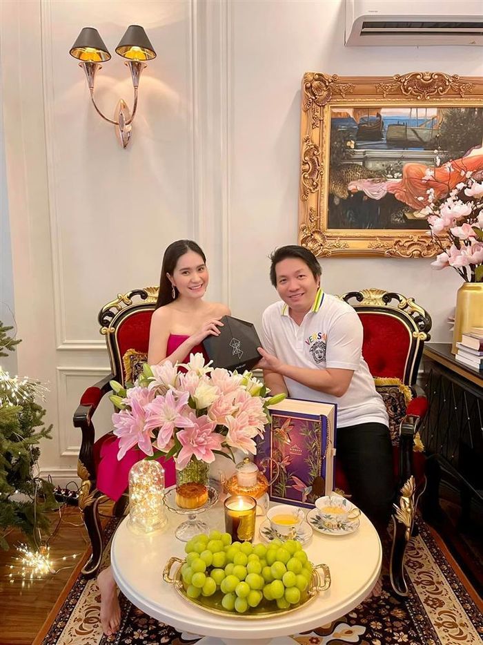 Khi đại gia tặng quà cho bạn đời: Không biệt thự cũng siêu xe tiền tỷ