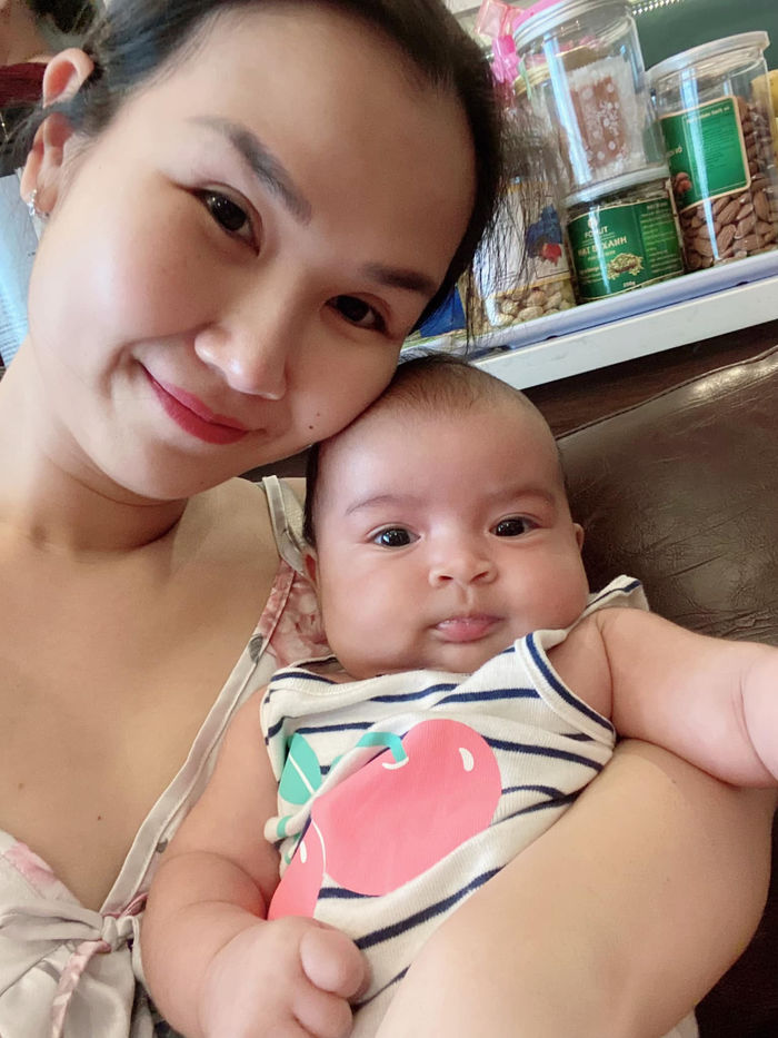 Khoảnh khắc ngáp ngủ siêu cưng của nhóc tì nhà sao