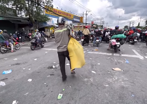 Người đàn ông miền Tây đuối sức trên đường về quê tránh dịch
