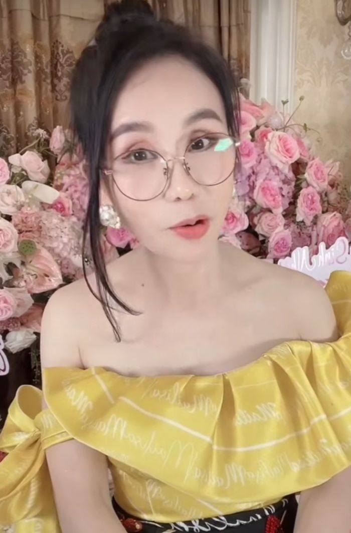 Khoe núi tiền mặt trả lương, nữ đại gia có xe 100 tỷ bị nói làm màu