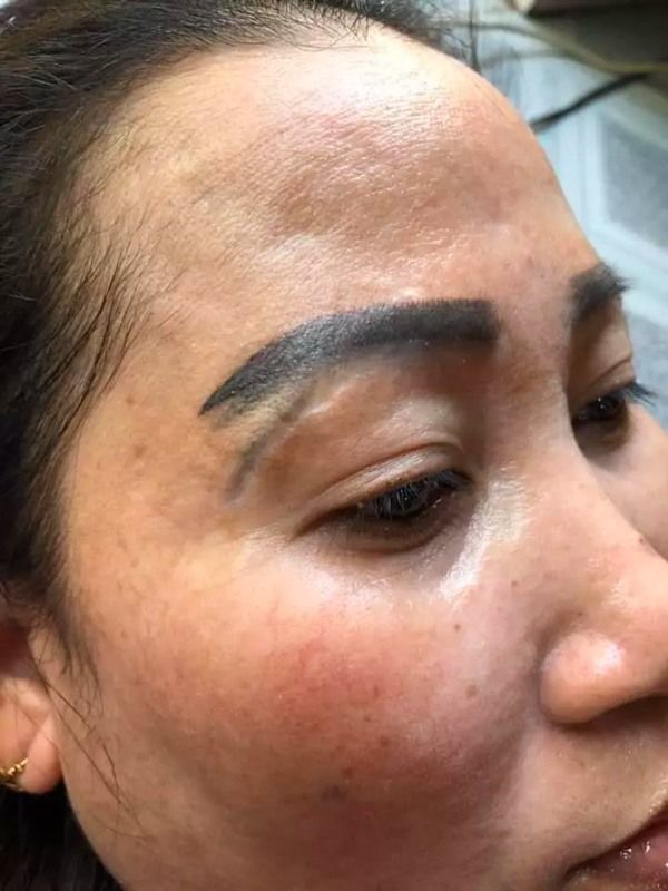 Pha xăm chân mày sai một li đi một dặm: vừa buồn cười vừa thương