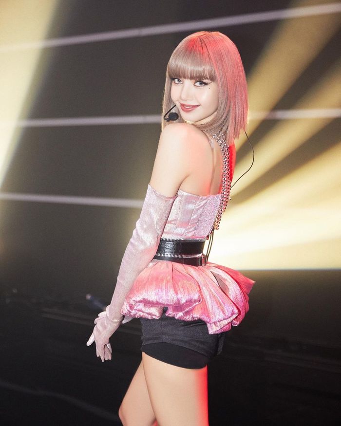 Làm idol không sướng như fan tưởng: Phải nhuộm da trắng, giấu nhóm máu